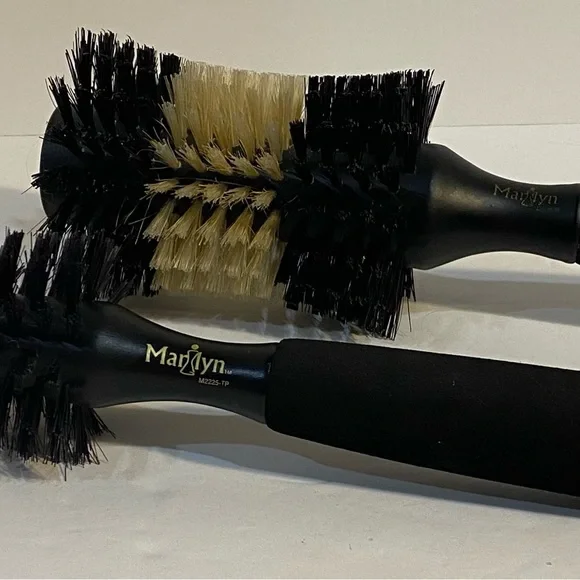 🌟🌟🌟2 Marilyn’s Most Famous Tuxedo Brushes - Picture 5 of 16
